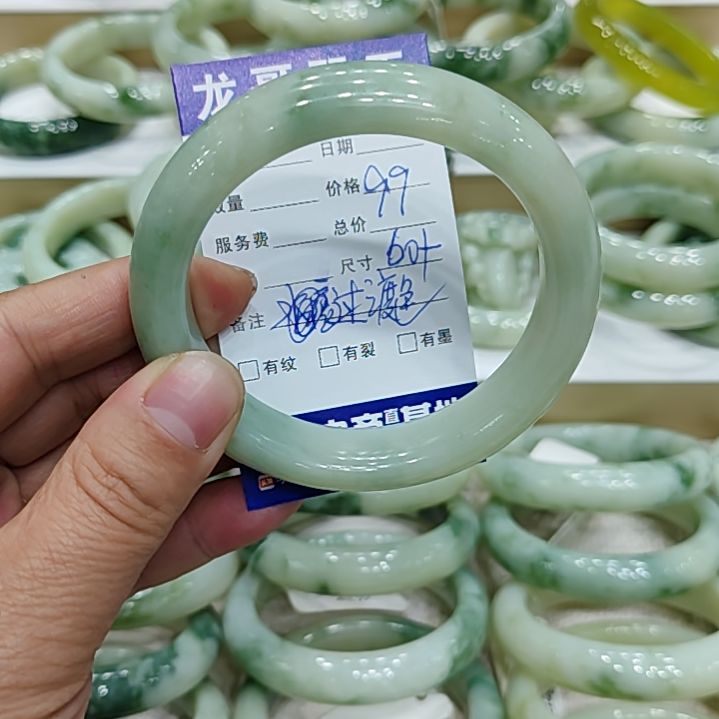 透闪石-蛇纹石玉手镯未镶嵌
