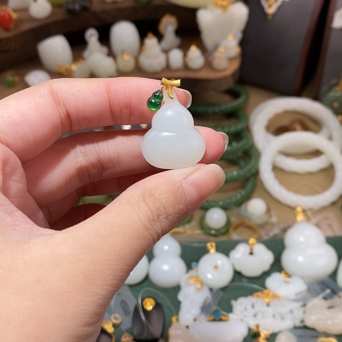 牛***姐和田玉18K金镶嵌颈饰