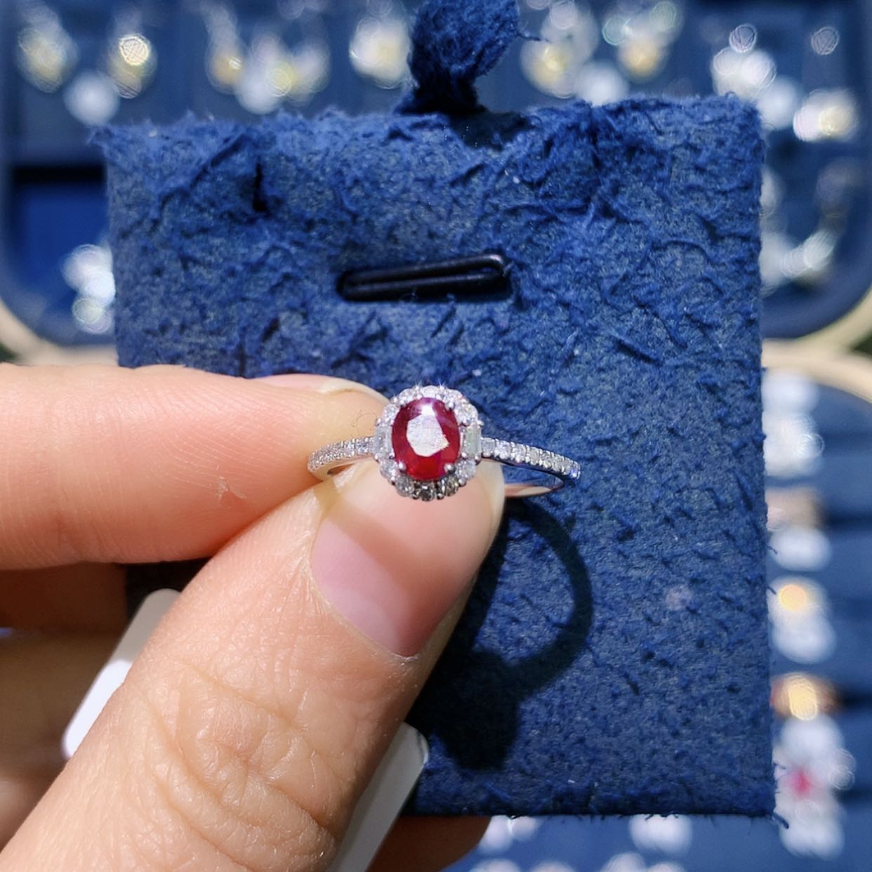 【闪购商品】红宝石戒指铂Pt950镶嵌红宝石戒指