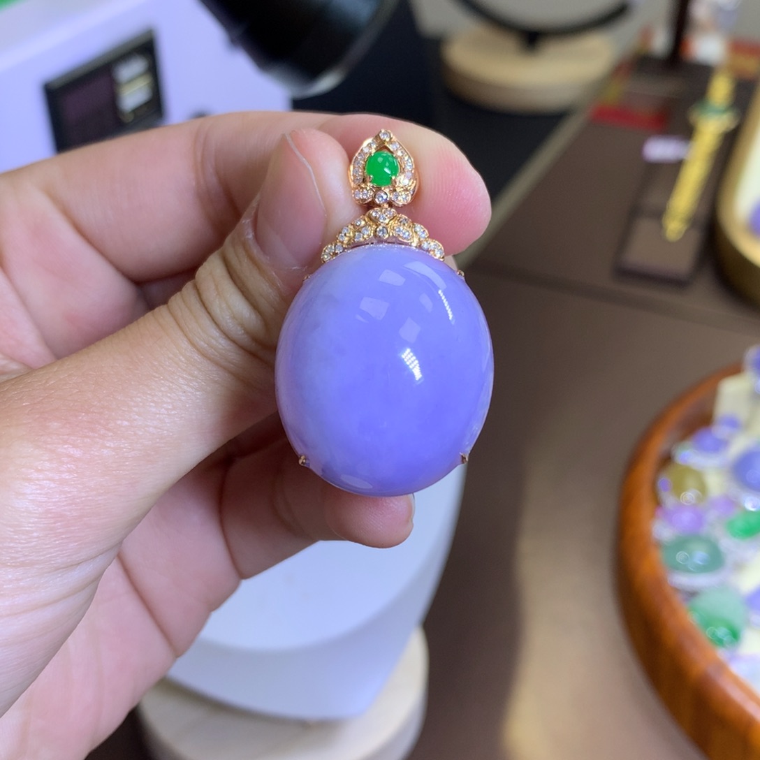 翡翠18K金镶嵌颈饰翡翠