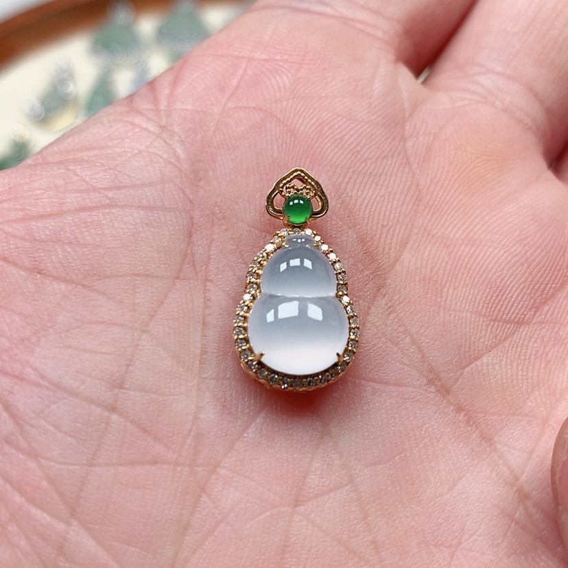 【闪购商品】翡翠吊坠(不含链)18K金镶嵌