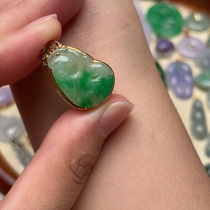 翡翠18K金镶嵌颈饰