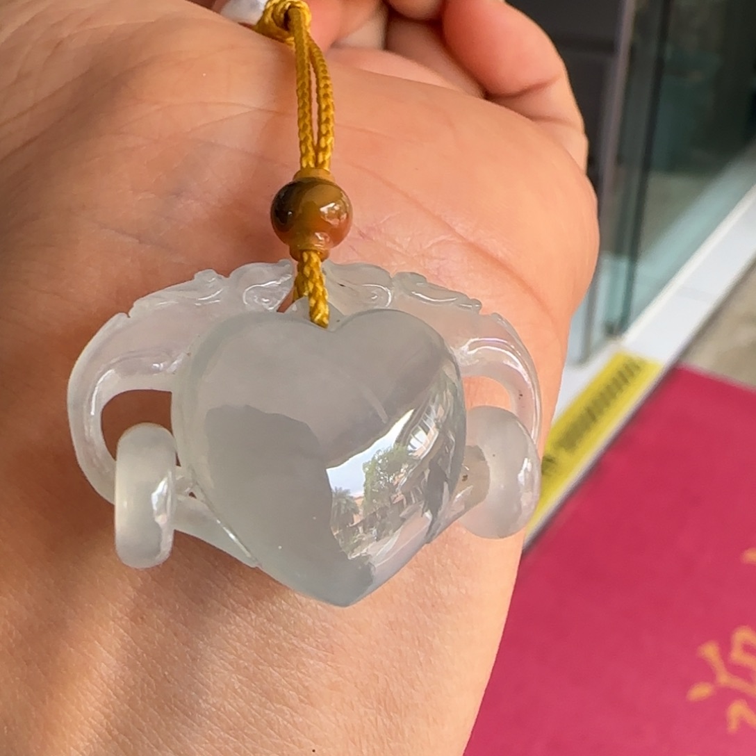 颈饰未镶嵌翡翠双龙