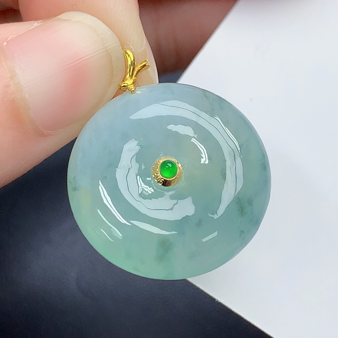 颈饰18K金镶嵌翡翠