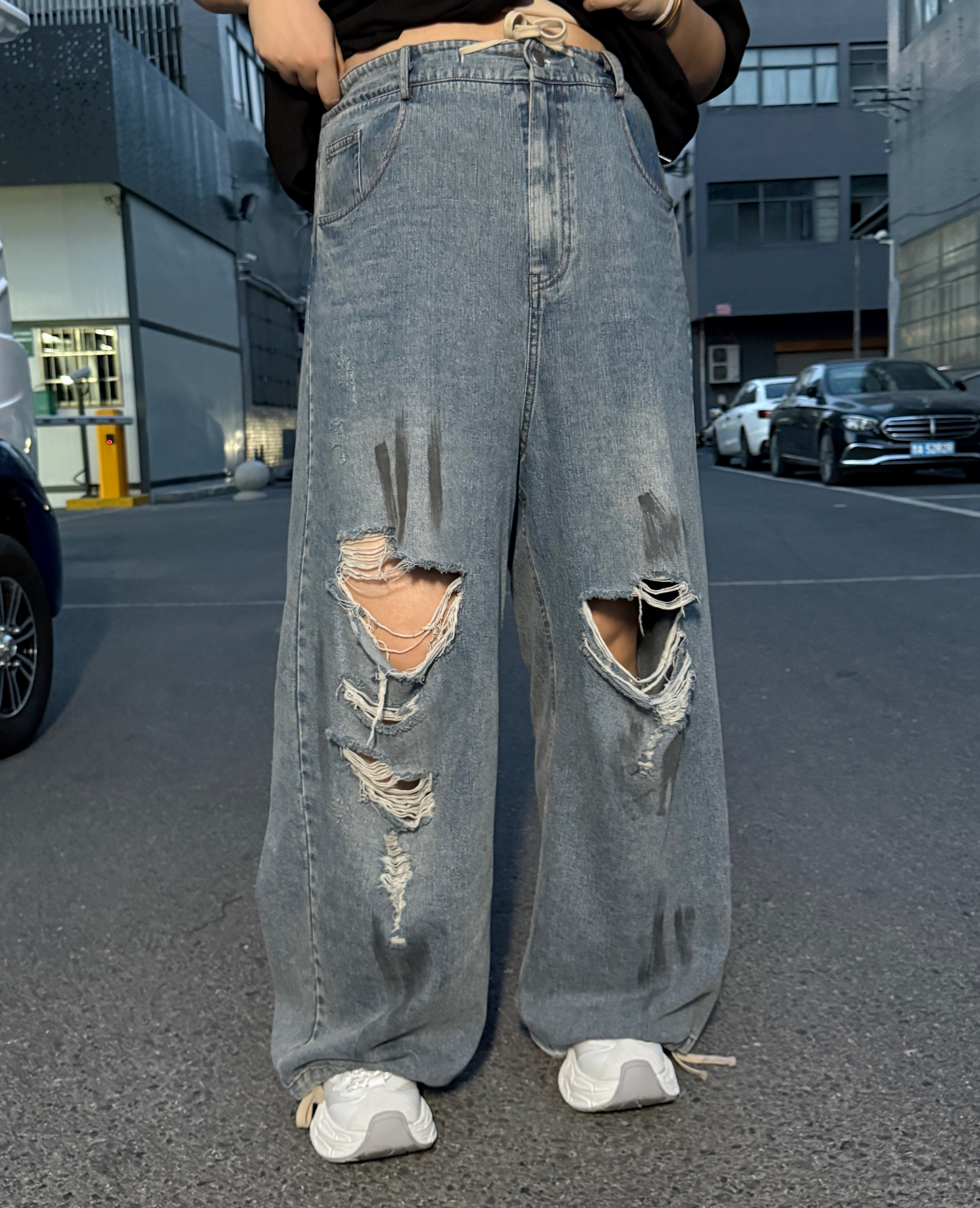 LIN/小美很忙【蕾哈娜同款】大码女装2025夏季牛仔破洞裤WLL440