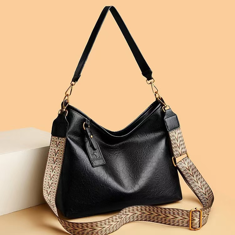 倾  68823  黑色 女包（长32宽12高25）