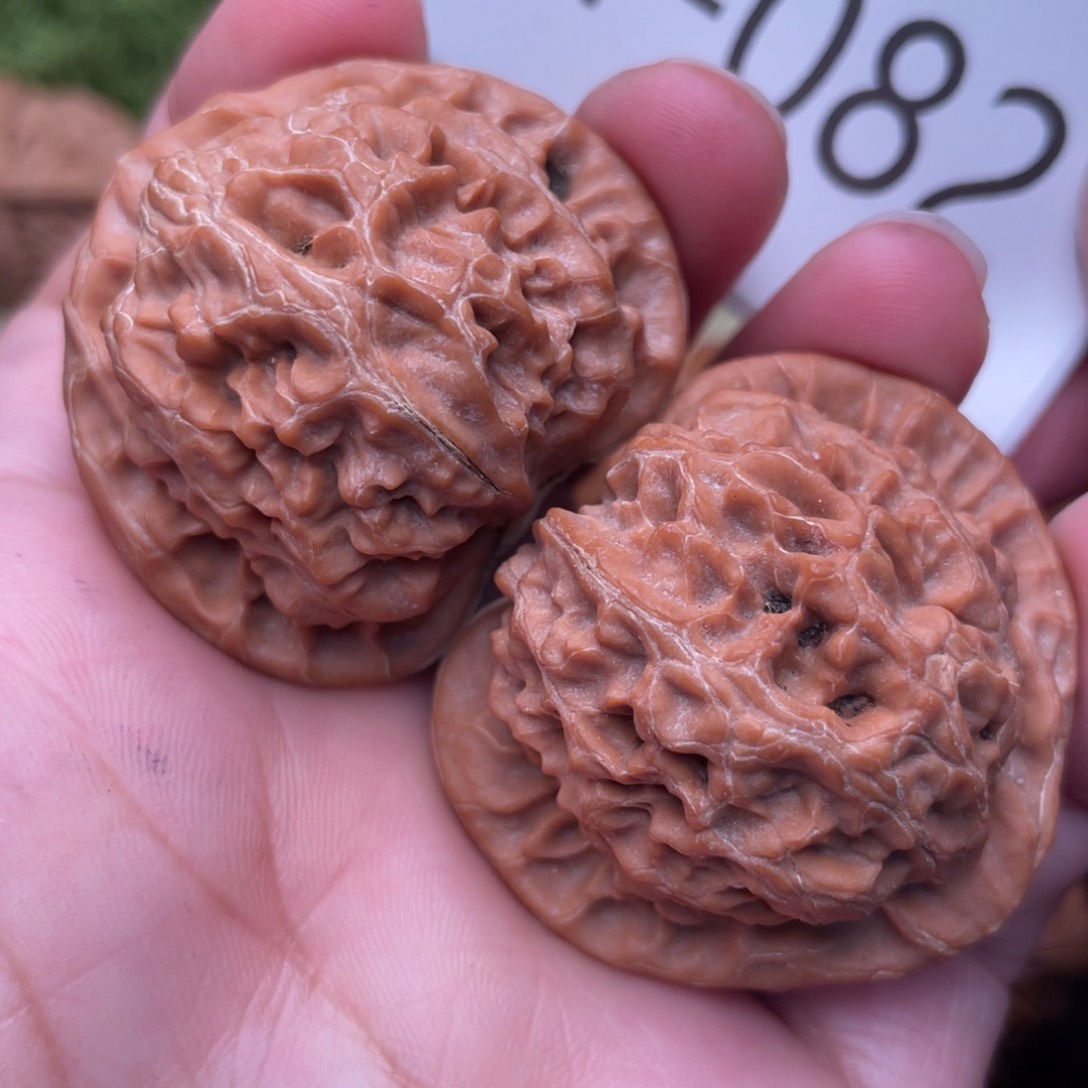 文玩核桃把件桃心无修灯40