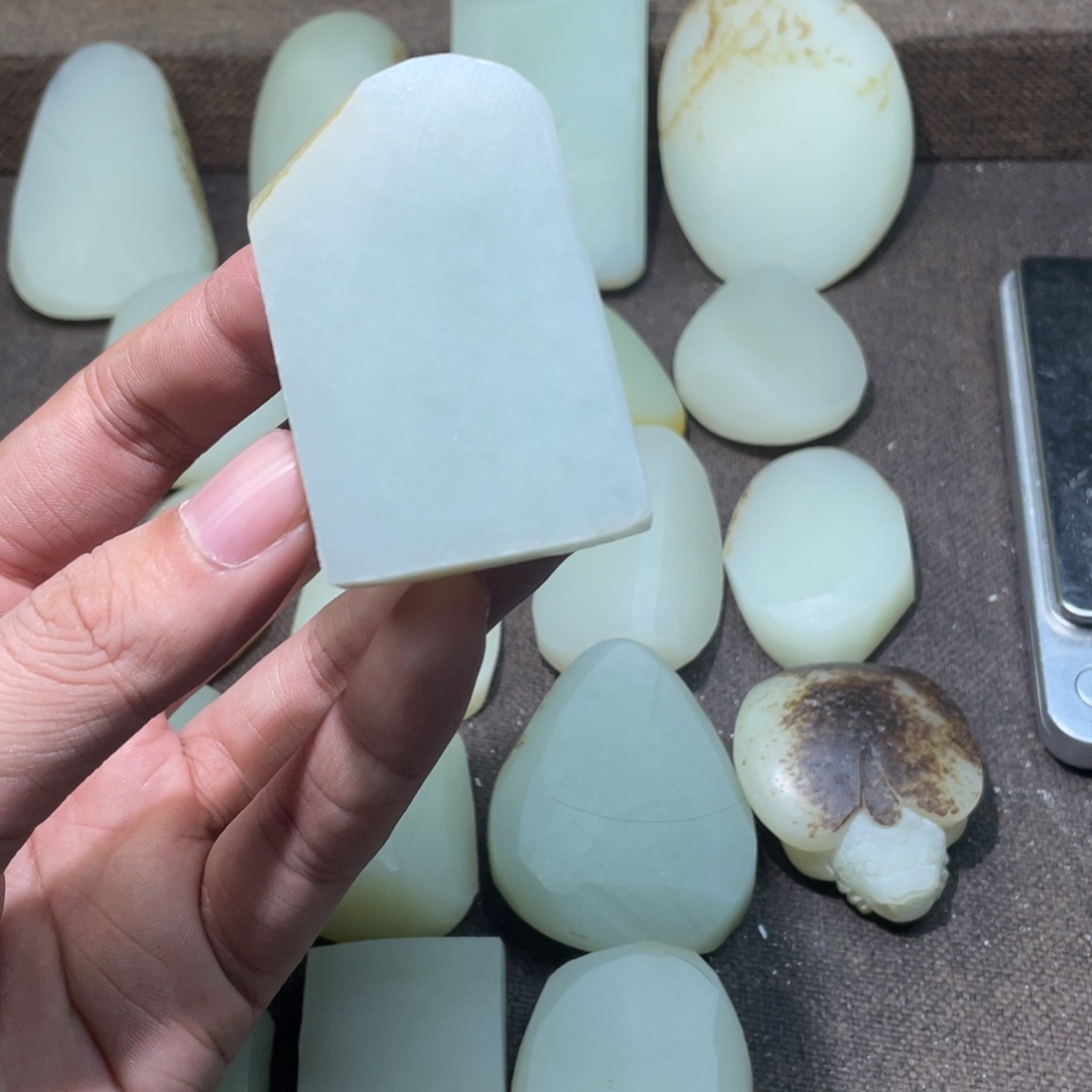 怒***冠定制和田玉未镶嵌和田玉