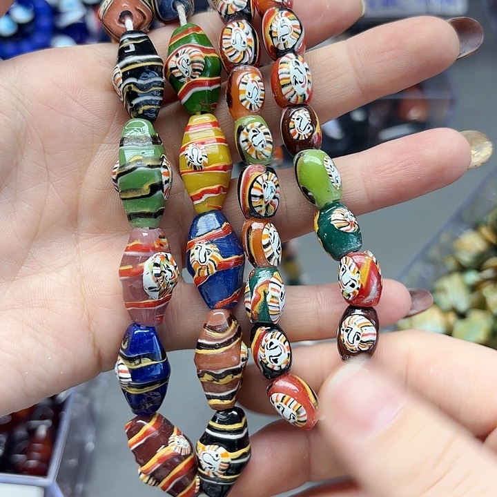 颈饰琉璃琉璃琉璃西亚人脸