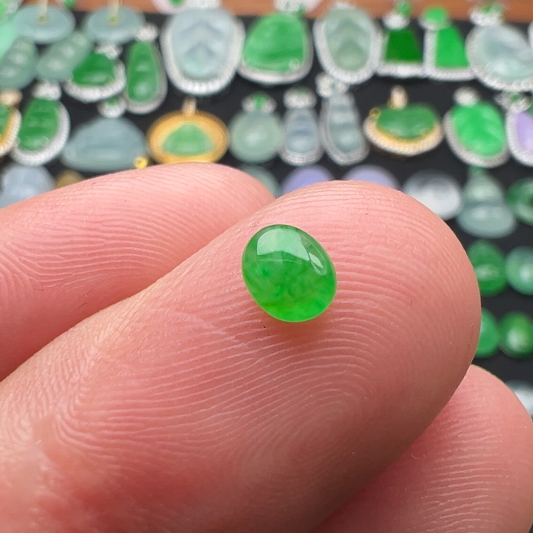 翡翠颈饰未镶嵌大*?蛋面5.2