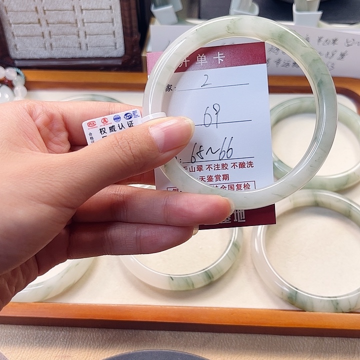石英质玉未镶嵌手镯2