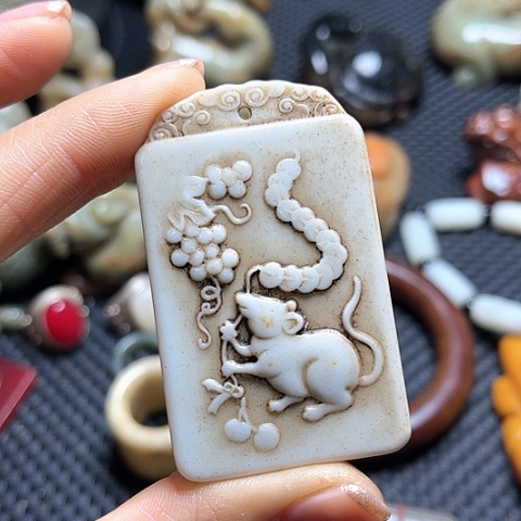 白玉菩提吊坠摆件
