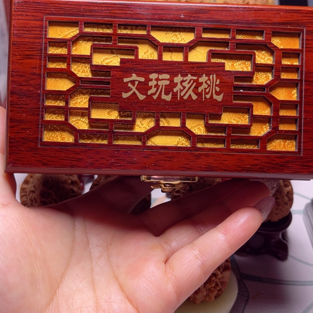 文玩核桃吊坠高档木盒