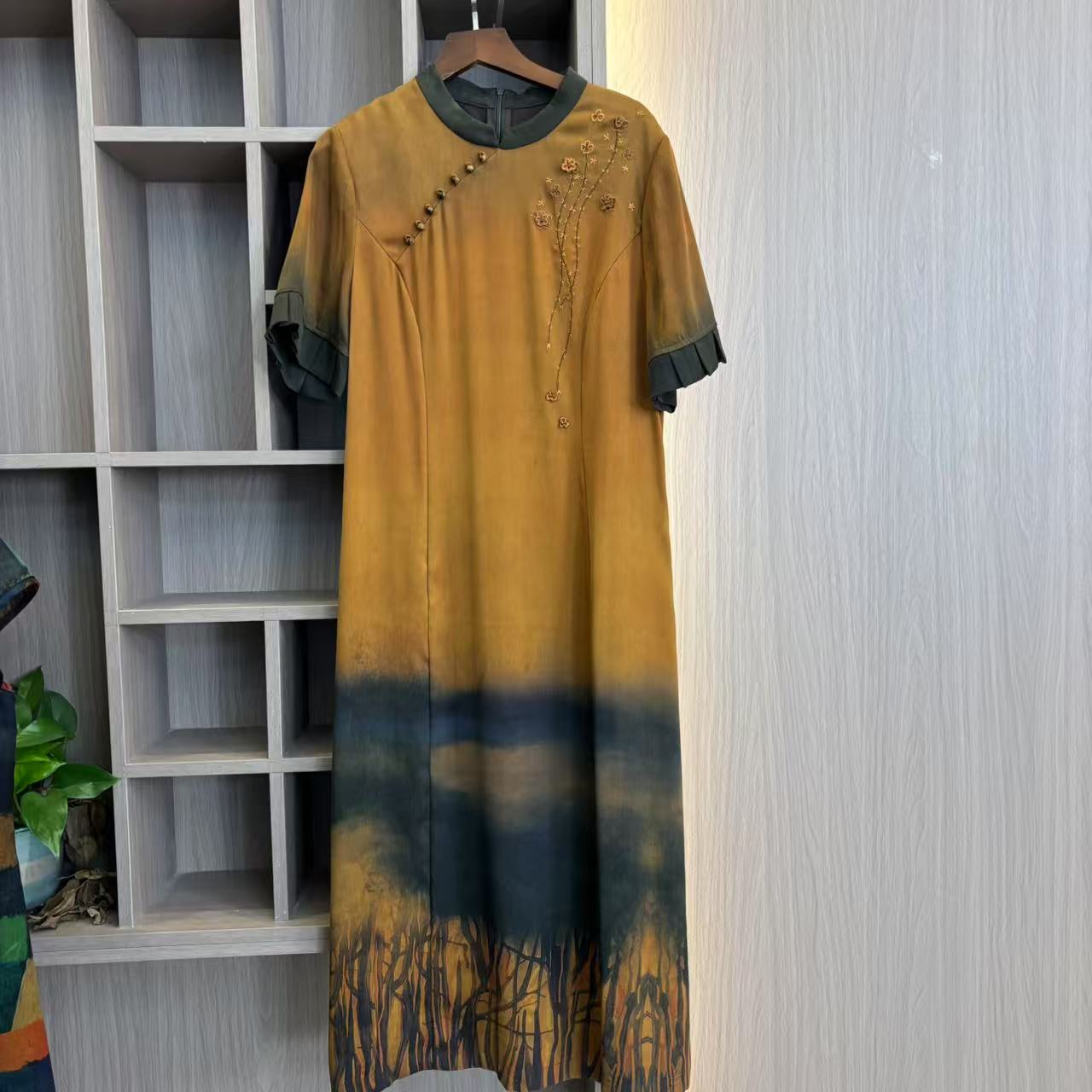 陌妆品牌新款桑蚕丝连衣裙C1035