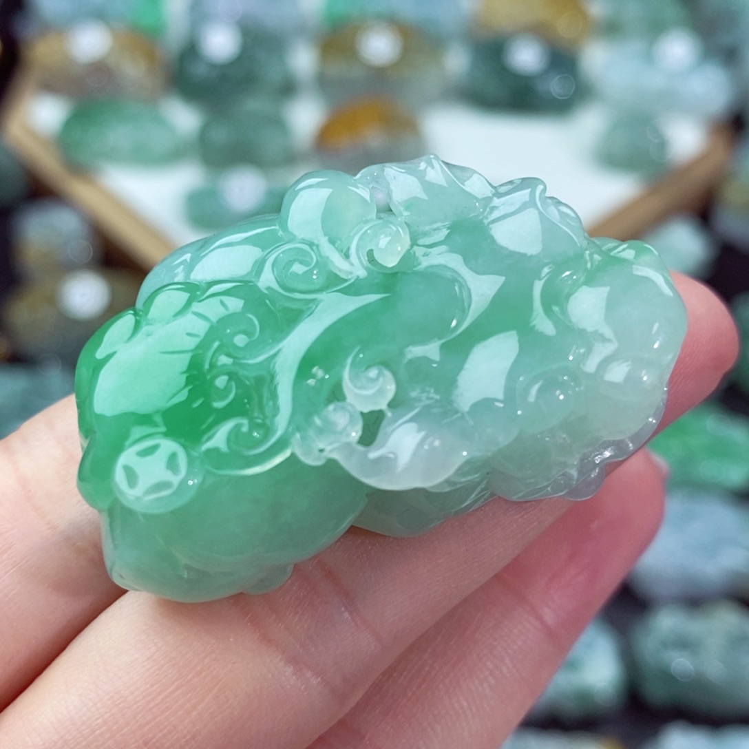 翡翠颈饰未镶嵌天然