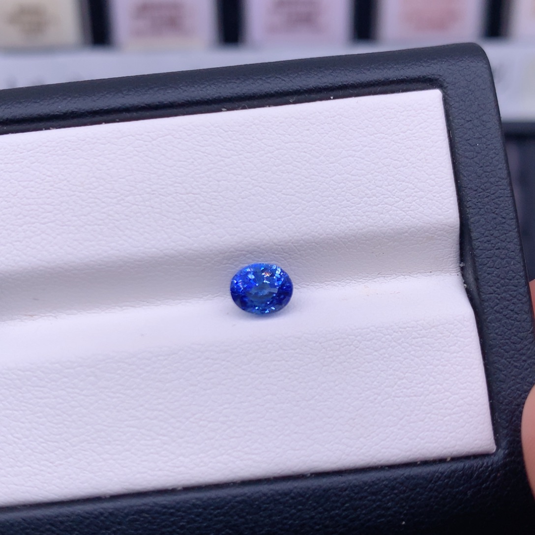 蓝宝石裸石1.45克拉矢车菊