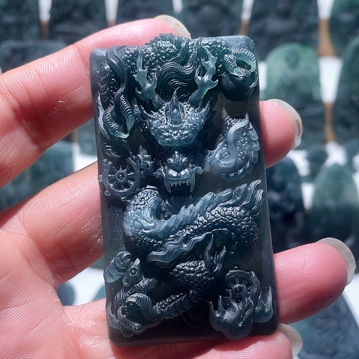 定制翡翠未镶嵌龙