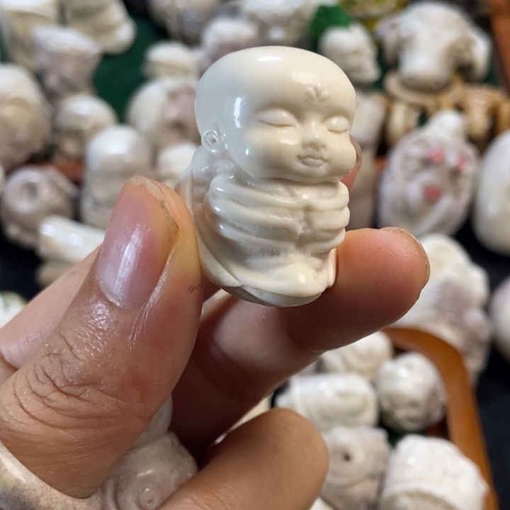 黑***亚配饰鹿角雕刻一个出