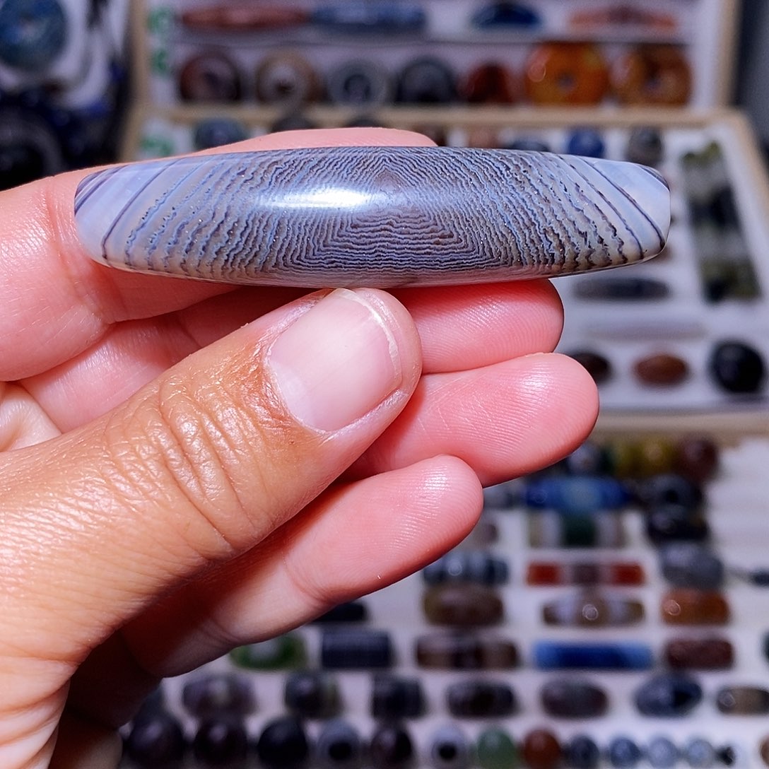 琥珀未镶嵌吊坠…..