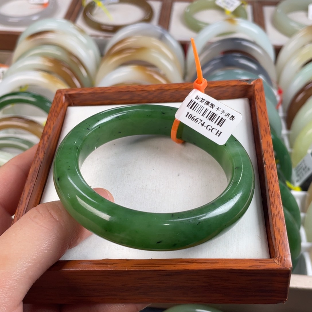 【闪购商品】和田玉手镯未镶嵌.56.5.38