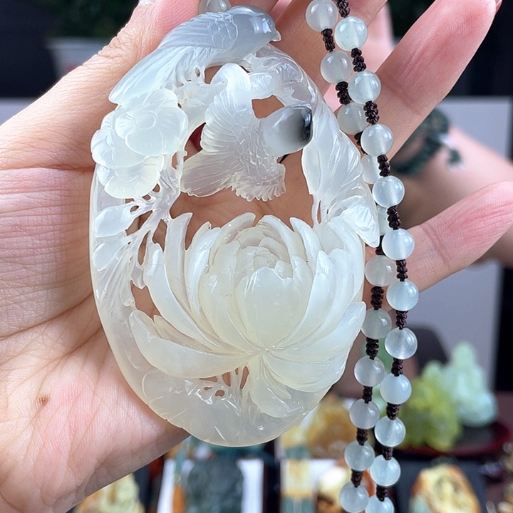 蛇纹石玉颈饰未镶嵌