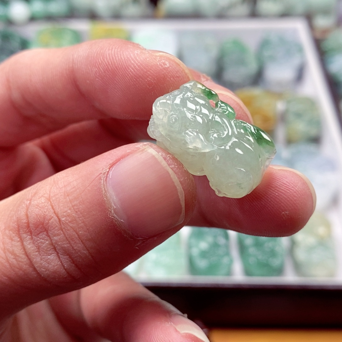 翡翠颈饰未镶嵌翡翠