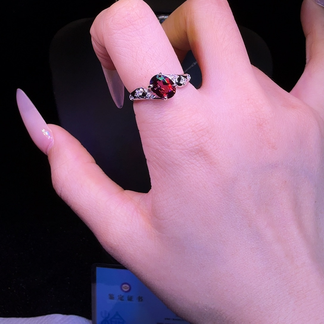银S925镶嵌石榴石戒指