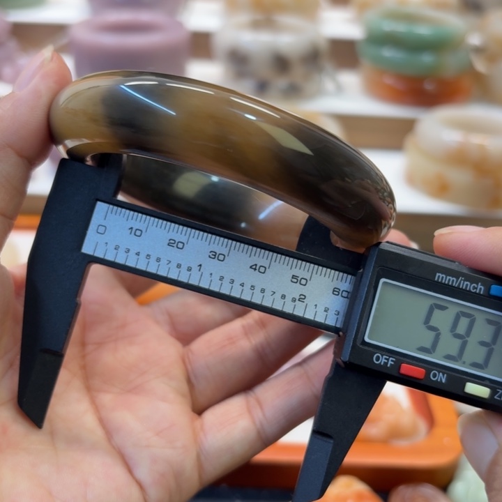 石英岩玉未镶嵌手镯