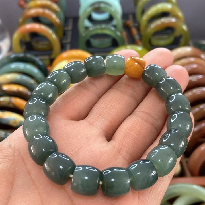 蛇纹石玉手镯未镶嵌