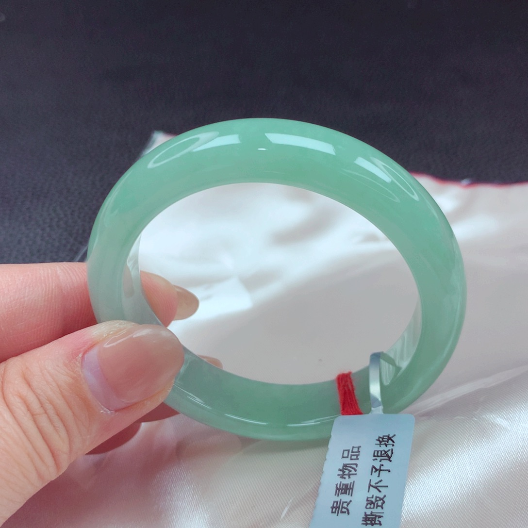 翡翠手镯未镶嵌手镯88