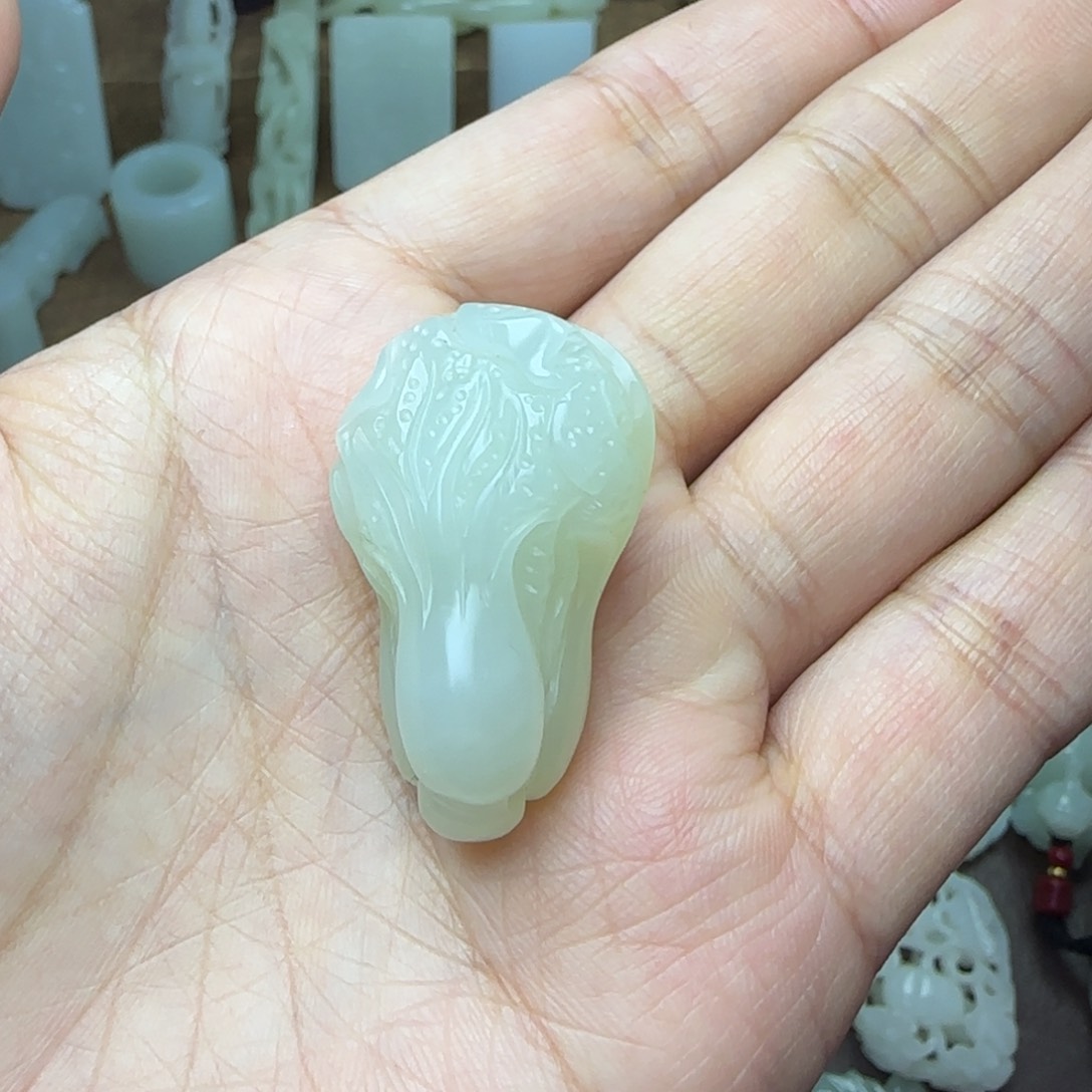 和田玉挂件未镶嵌白菜