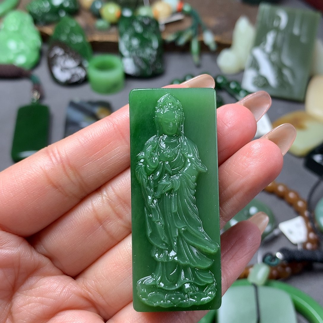 和田玉颈饰未镶嵌幸**?