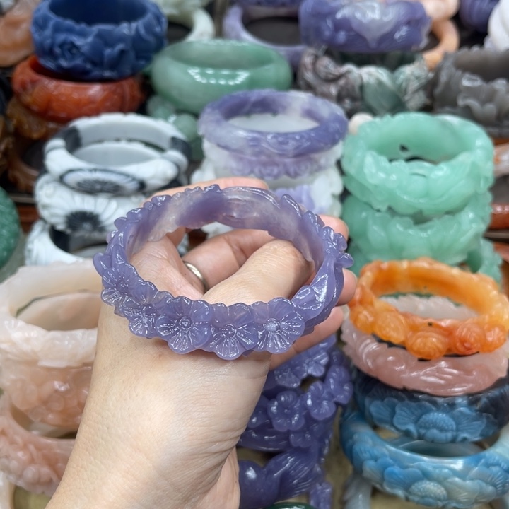 李***莲石英岩玉未镶嵌手镯