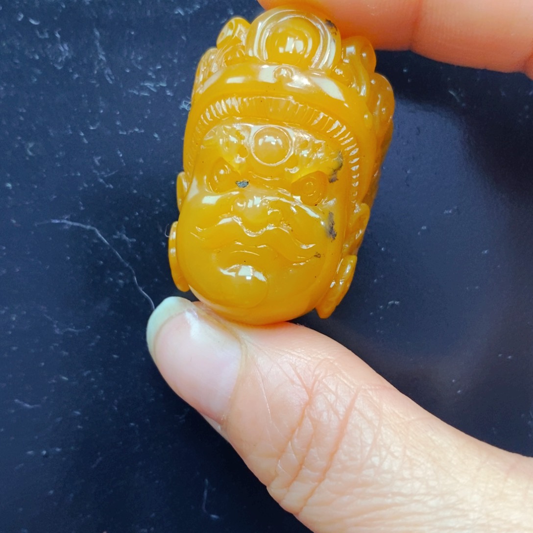 未镶嵌石英质玉（黄龙玉）颈饰