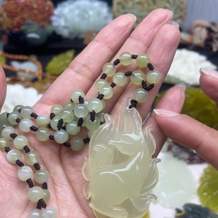蛇纹石玉未镶嵌颈饰