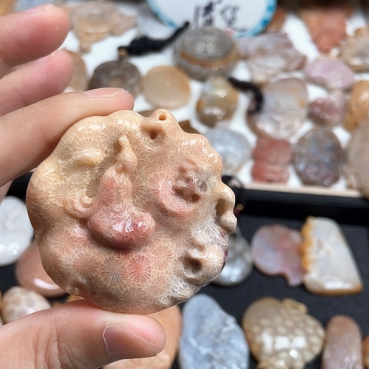 颈饰未镶嵌硅化珊瑚（珊瑚玉）