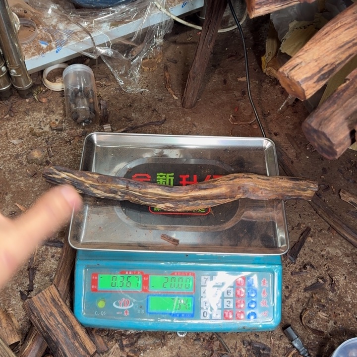 男***泪香榧木缅甸小叶降真香定制手串