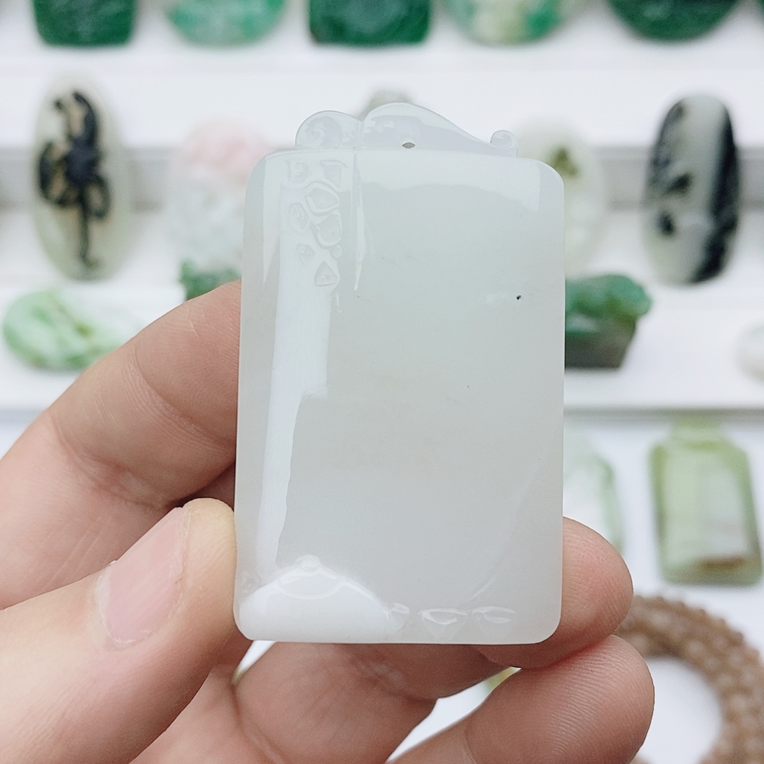 珃***独山玉未镶嵌颈饰