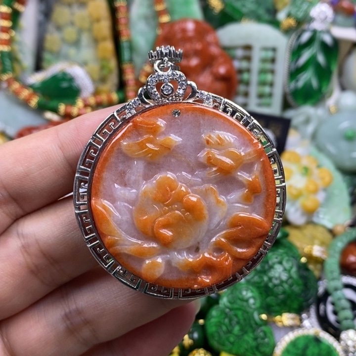 翡翠未镶嵌吊坠(赠链)