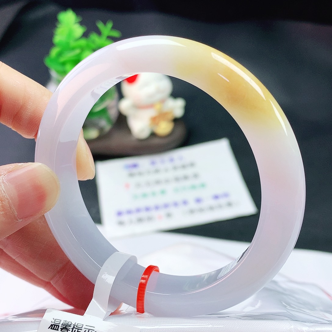 翡翠手镯未镶嵌56圈