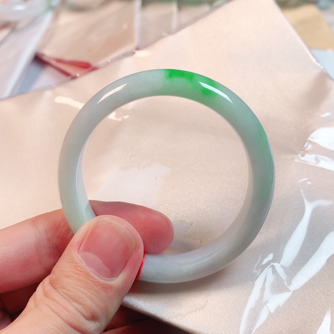 翡翠手镯未镶嵌翡翠手镯1074