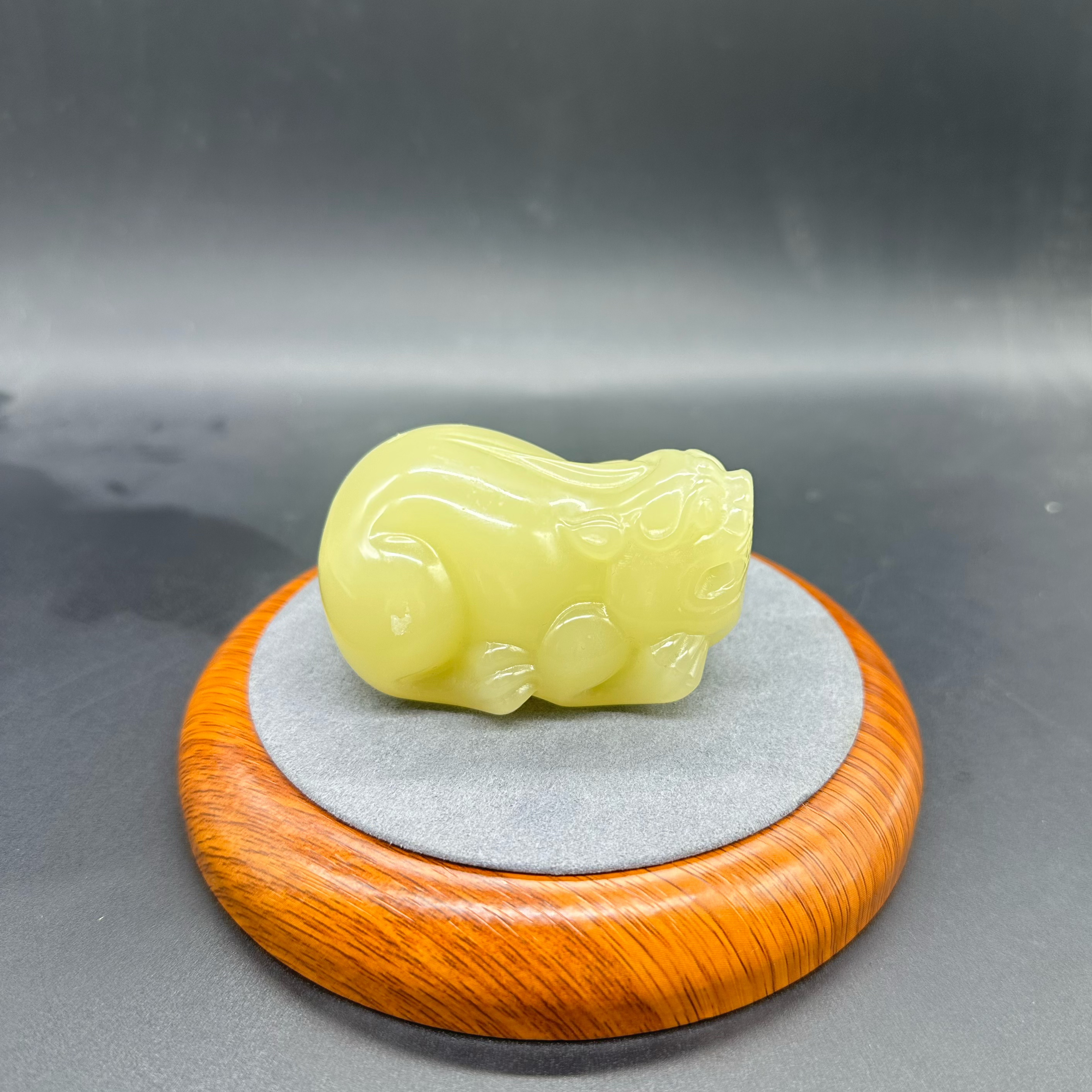 青海格尔木黄口貔貅手把件1601