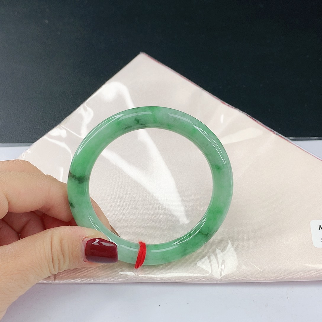 翡翠手镯未镶嵌翡翠124