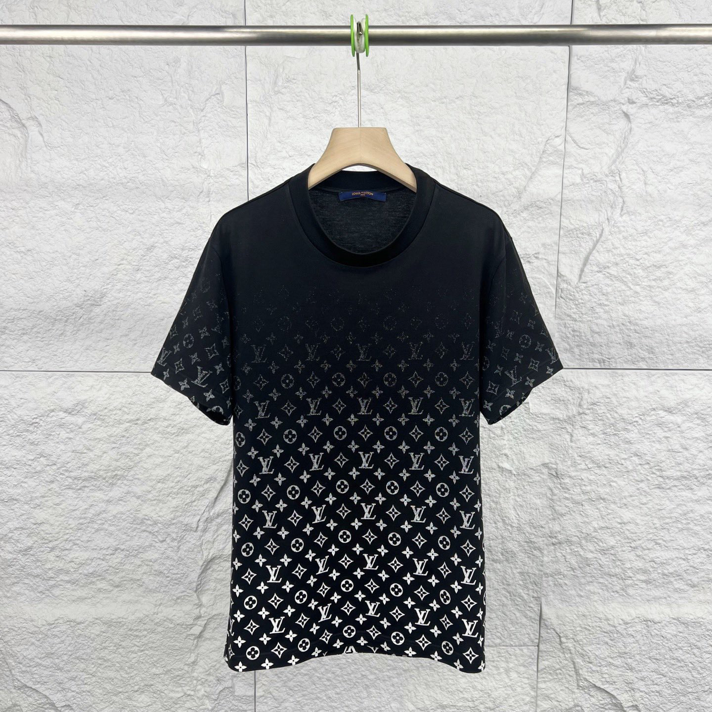 95新 LouisVuitton/路易威登 S码/黑色印短袖/15931208