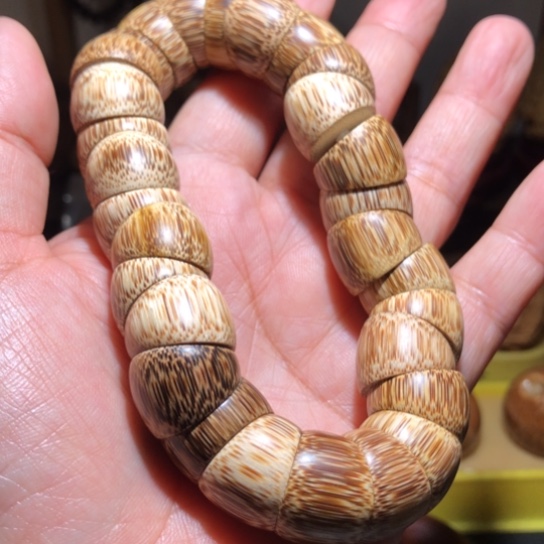 吊坠橄榄核竹大肠手把件