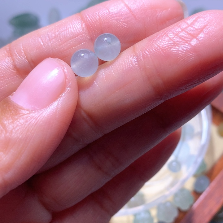 定制翡翠未镶嵌7****1卡7左右圆珠