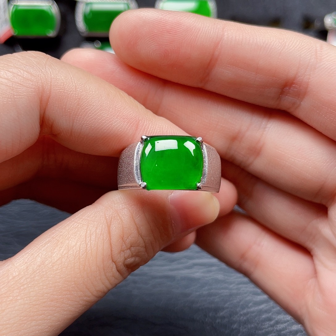 翡翠银S925镶嵌戒指没有运费险3871