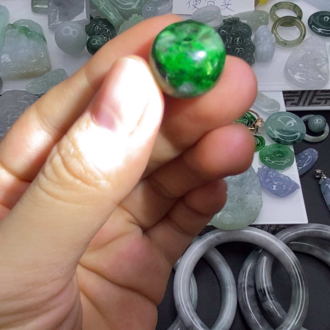 翡翠未镶嵌颈饰珠子