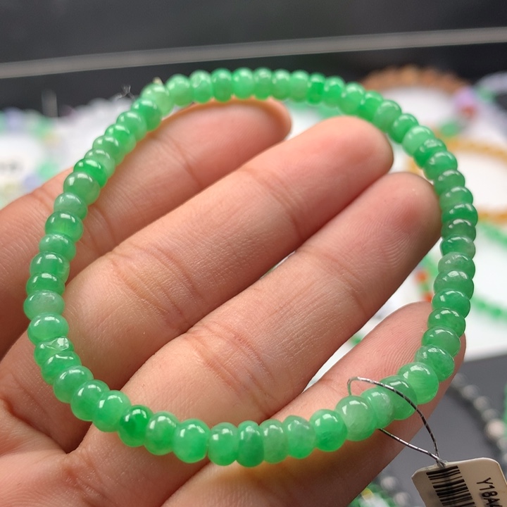 翡翠手镯未镶嵌卡