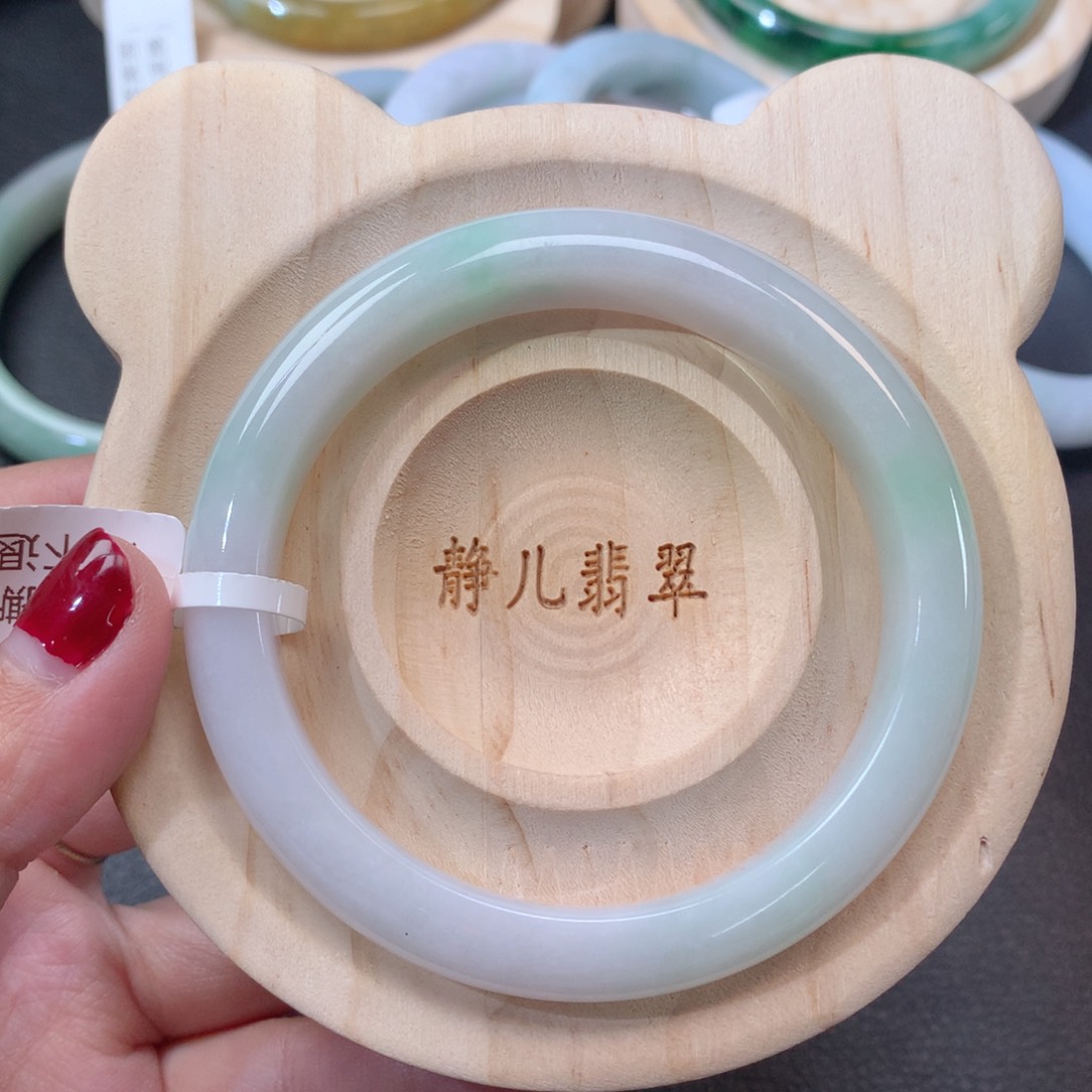 翡翠手镯未镶嵌56圈口